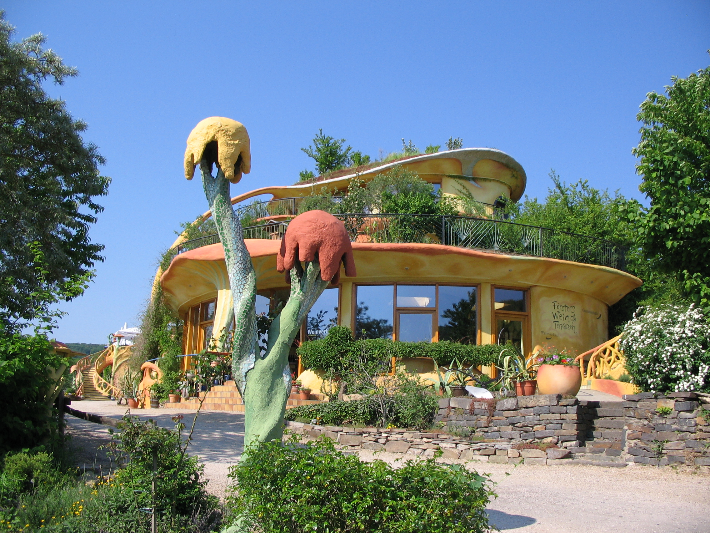 Die organisch geformte Fassade der Förster’s Wein-Terrassen